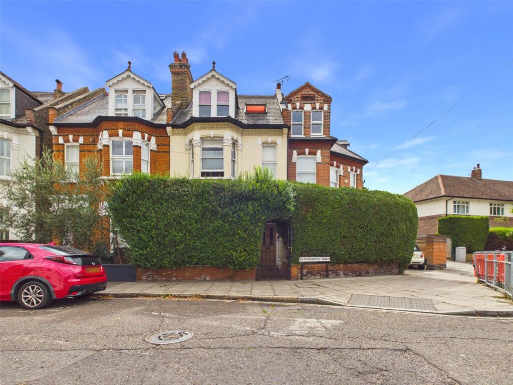5 bed Mid Terraced House for rent in Twickenham. From Chase Buchanan - St. Margarets Office 5 bed Mid Terraced House for rent in Twickenham. From Chase Buchanan - St. Margarets Office