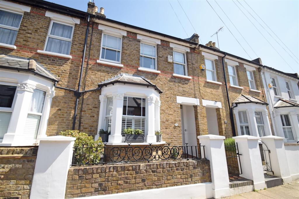3 bed Mid Terraced House for rent in Twickenham. From Chase Buchanan - St. Margarets Office