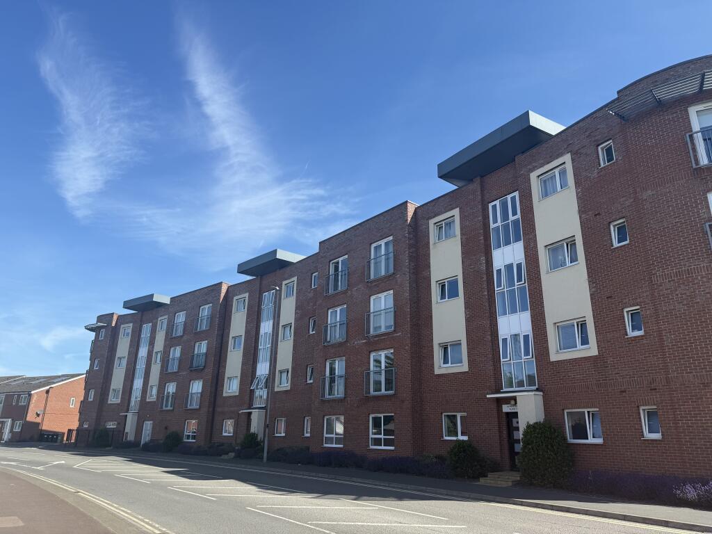 2 bed 1st Floor Flat for rent in Bletchley. From Courtyard