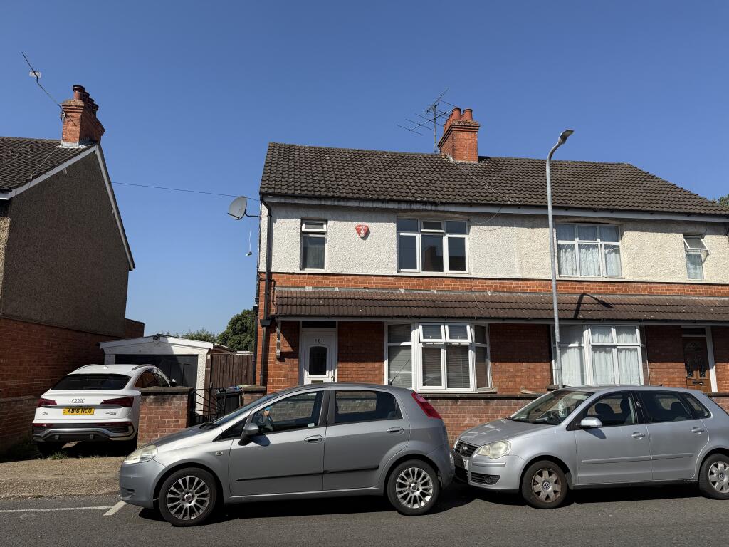 3 bed Semi Detached for rent in Bletchley. From Courtyard