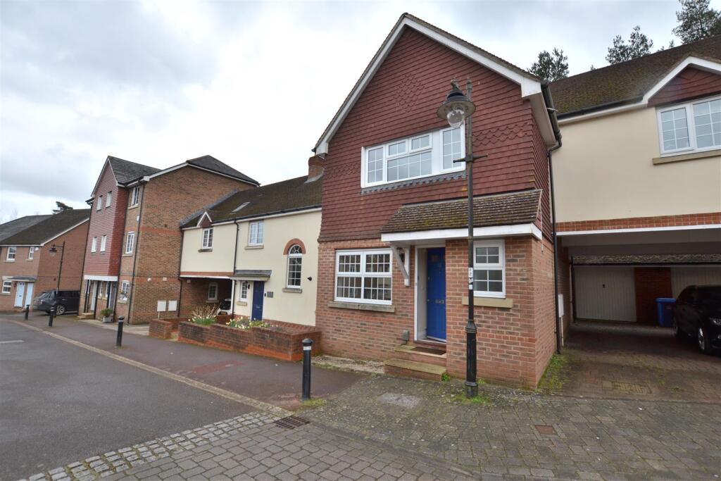 3 bed End of Terrace for rent in Elvetham Heath. From Nicholsons - Fleet