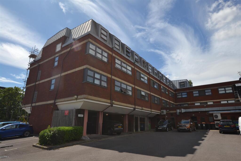 2 bed 1st Floor Flat for rent in Fleet. From Nicholsons - Fleet 2 bed 1st Floor Flat for rent in Fleet. From Nicholsons - Fleet