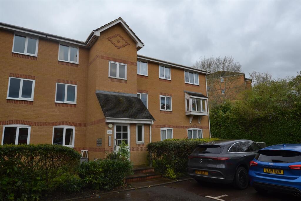 2 bed 1st Floor Flat for rent in Aldershot. From Nicholsons - Fleet