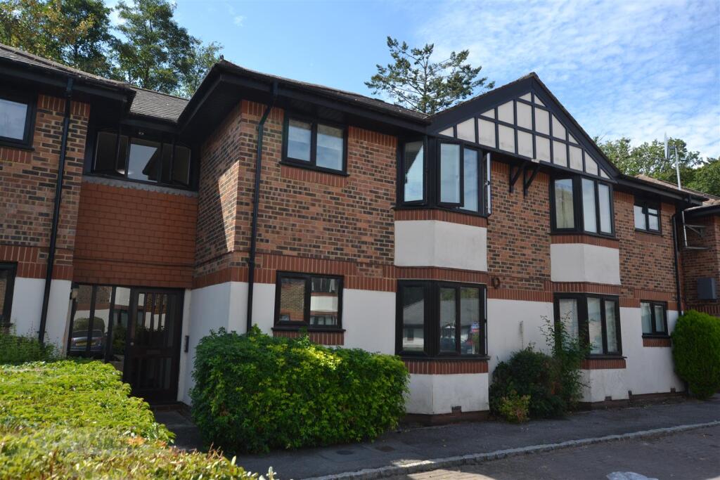 2 bed Apartment for rent in Fleet. From Nicholsons - Fleet