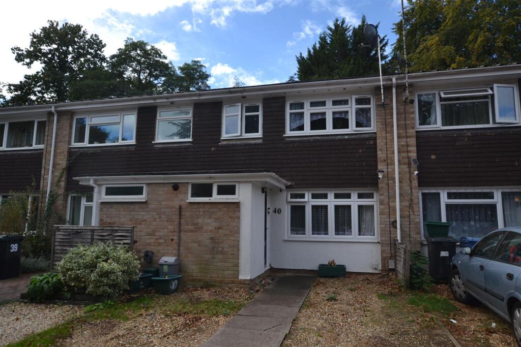 3 bed Mid Terraced House for rent in Fleet. From Nicholsons - Fleet 3 bed Mid Terraced House for rent in Fleet. From Nicholsons - Fleet