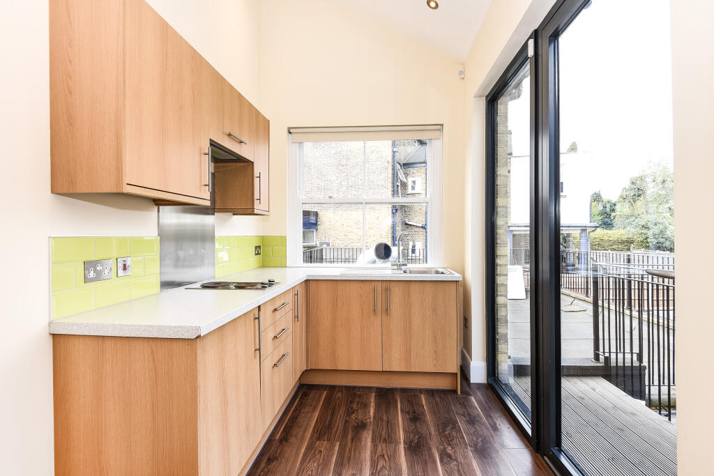 0 bed 1st Floor Flat for rent in Woodford. From Hetheringtons - Lettings - South Woodford