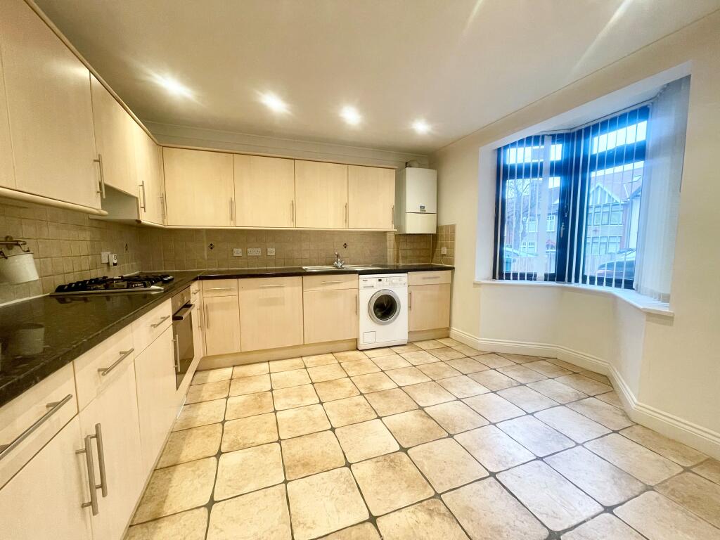 4 bed Detached for rent in Woodford. From Hetheringtons - Lettings - South Woodford