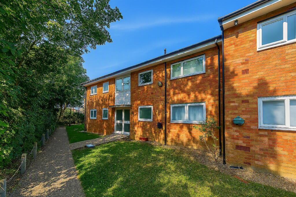 1 bed 1st Floor Flat for rent in Woodford. From Hetheringtons - Lettings - South Woodford