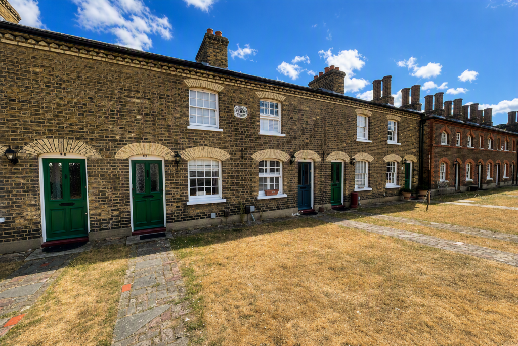 2 bed Cottage for rent in Ilford. From Hetheringtons - Lettings - South Woodford
