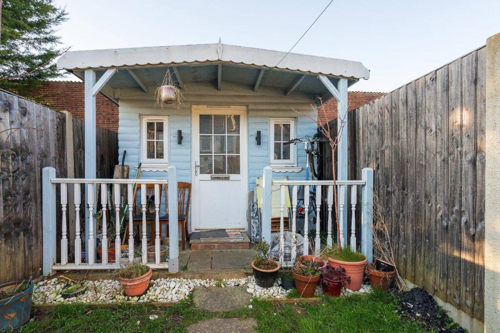 2 bed Mid Terraced House for rent in Watford. From Imagine - Watford 2 bed Mid Terraced House for rent in Watford. From Imagine - Watford