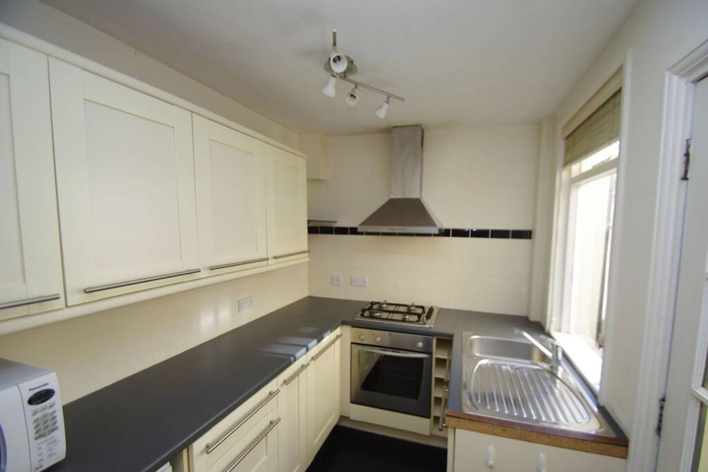 2 bed Mid Terraced House for rent in Watford. From Imagine - Watford