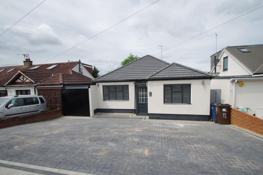 2 bed Bungalow for rent in Pinner. From Imagine - Watford