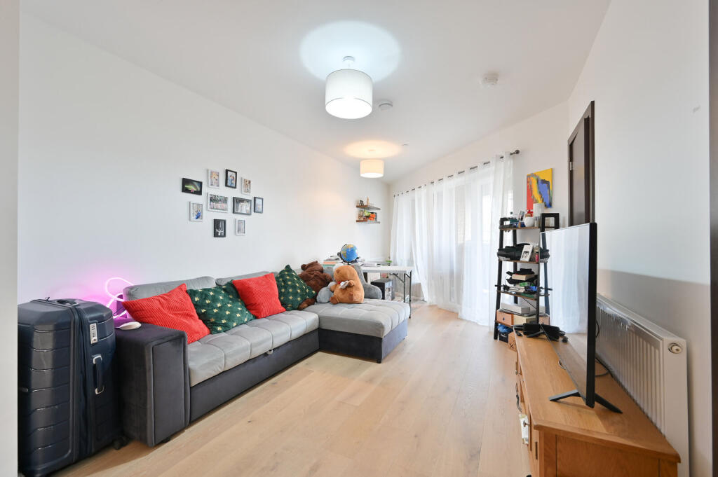 2 bed 1st Floor Flat for rent in Chandler's Cross. From Imagine - Watford