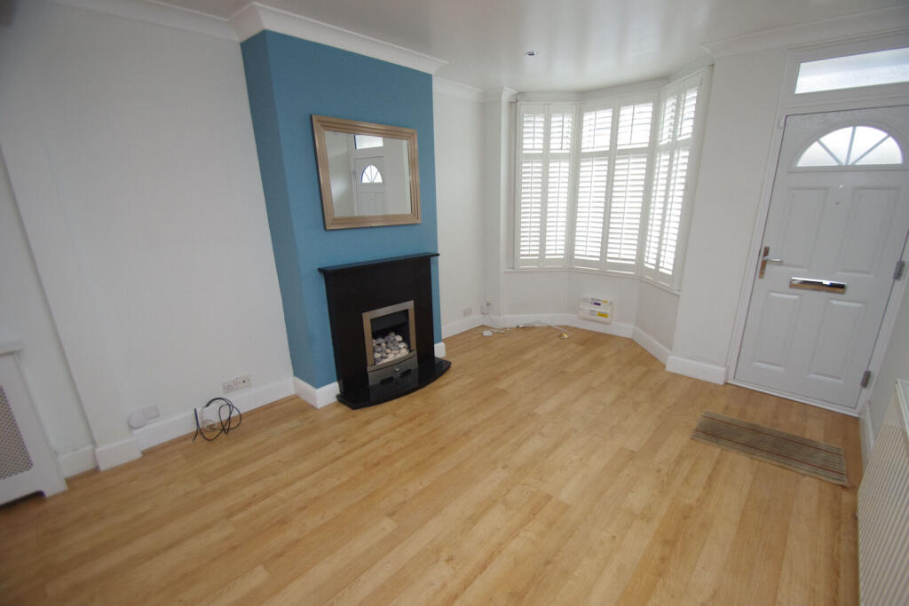 3 bed Mid Terraced House for rent in Watford. From Imagine - Watford