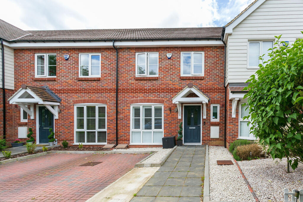 3 bed Mid Terraced House for rent in Bedmond. From Imagine - Watford 3 bed Mid Terraced House for rent in Bedmond. From Imagine - Watford