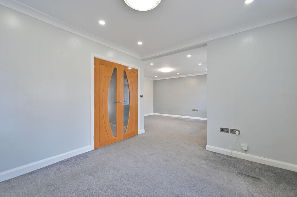 4 bed Mid Terraced House for rent in Watford. From Imagine - Watford