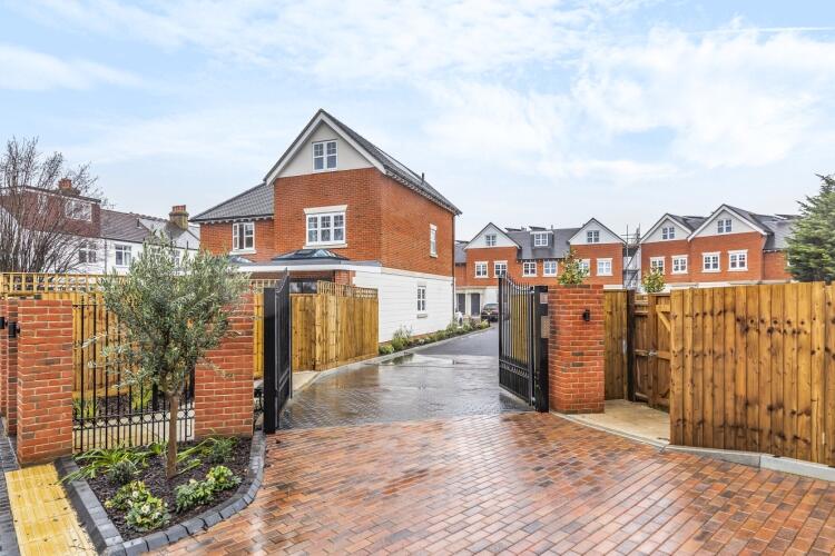 4 bed Detached House for rent in Wimbledon. From Kinleigh Folkard and Hayward - Raynes Park