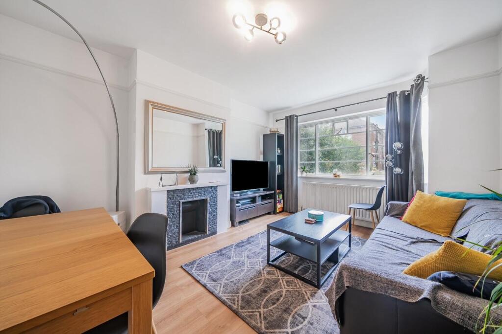 2 bed Annexe for rent in New Malden. From Kinleigh Folkard & Hayward - Lettings - Raynes Park