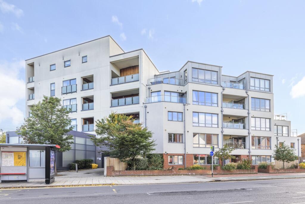 1 bed 1st Floor Flat for rent in New Malden. From Kinleigh Folkard & Hayward - Lettings - Raynes Park