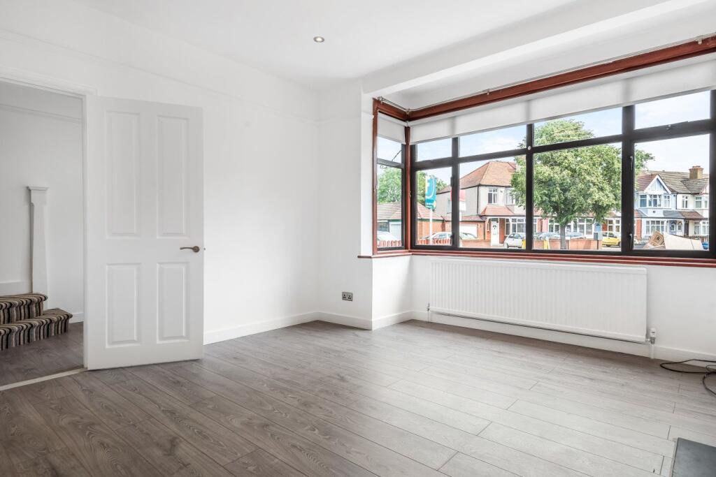 4 bed Detached for rent in New Malden. From Kinleigh Folkard & Hayward - Lettings - Raynes Park