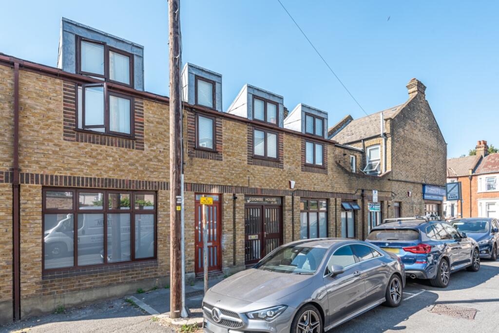 1 bed 1st Floor Flat for rent in London. From Kinleigh Folkard & Hayward - Lettings - Raynes Park