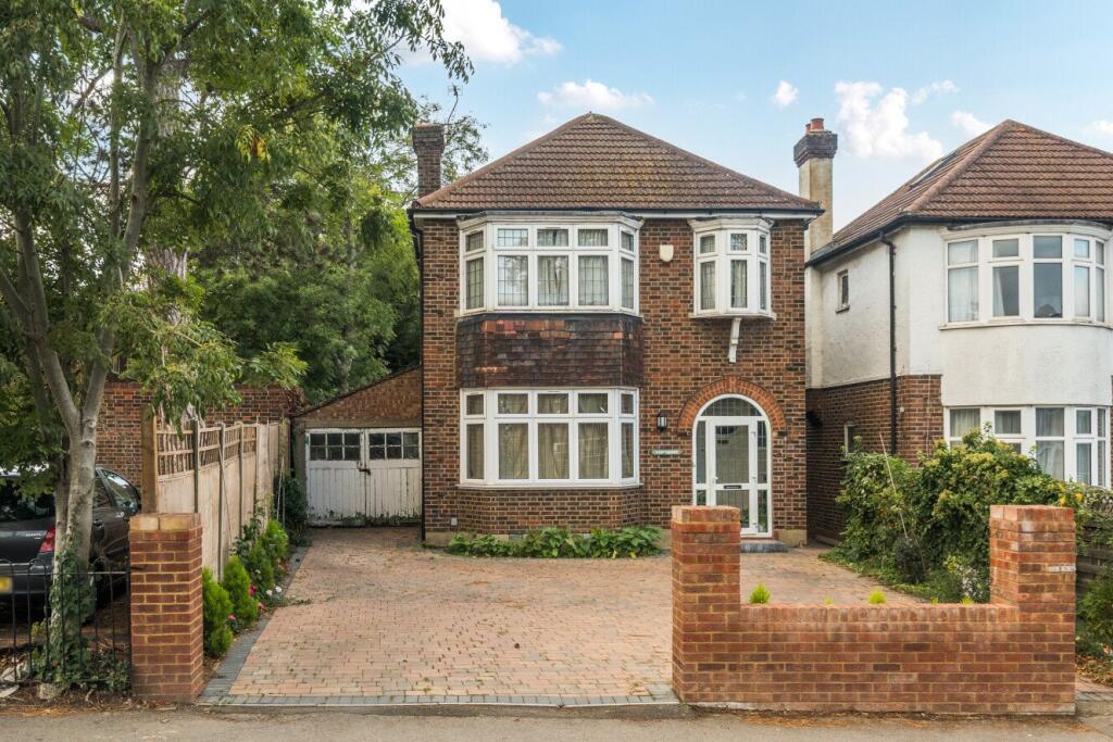 4 bed Detached for rent in New Malden. From Kinleigh Folkard & Hayward - Lettings - Raynes Park 4 bed Detached for rent in New Malden. From Kinleigh Folkard & Hayward - Lettings - Raynes Park