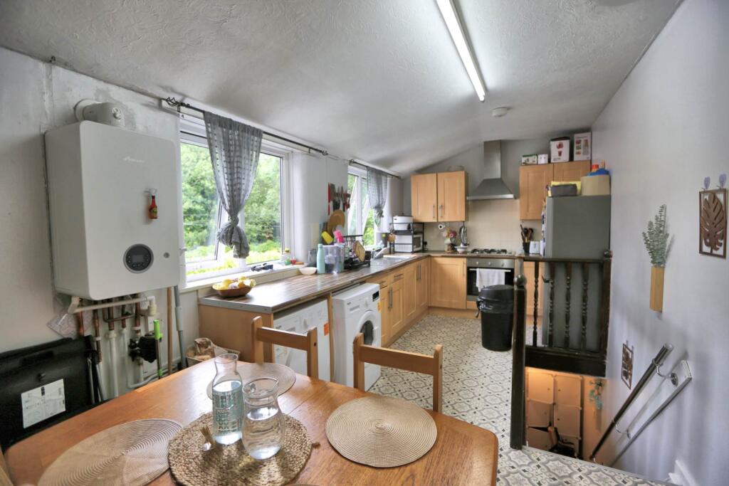 2 bed 1st Floor Flat for rent in Hazel Grove. From Michael Hart & Co - Bollington 2 bed 1st Floor Flat for rent in Hazel Grove. From Michael Hart & Co - Bollington