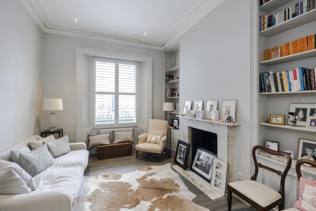 4 bed Mid Terraced House for rent in Chelsea. From Hamptons International - Pimlico and Westminster