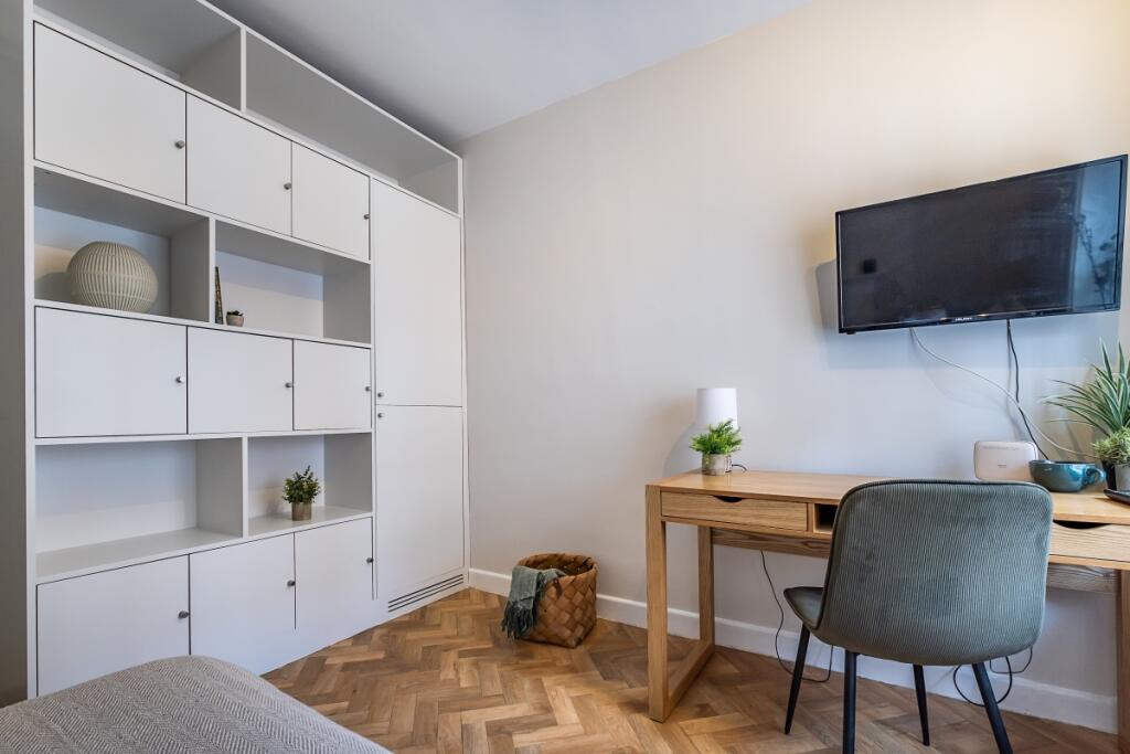 4 bed 1st Floor Flat for rent in Westminster. From Hamptons Sales - Pimlico  Sales