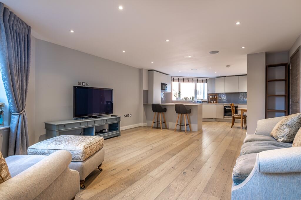 3 bed Duplex for rent in Westminster. From Hamptons Sales - Pimlico  Sales