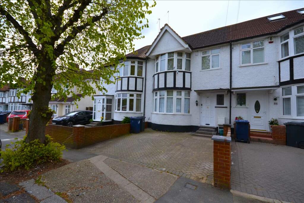 3 bed Detached House for rent in Greenford. From Woodrow Morris