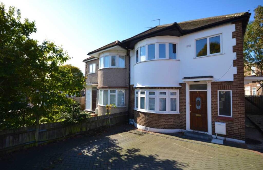 2 bed Apartment for rent in Greenford. From Woodrow Morris
