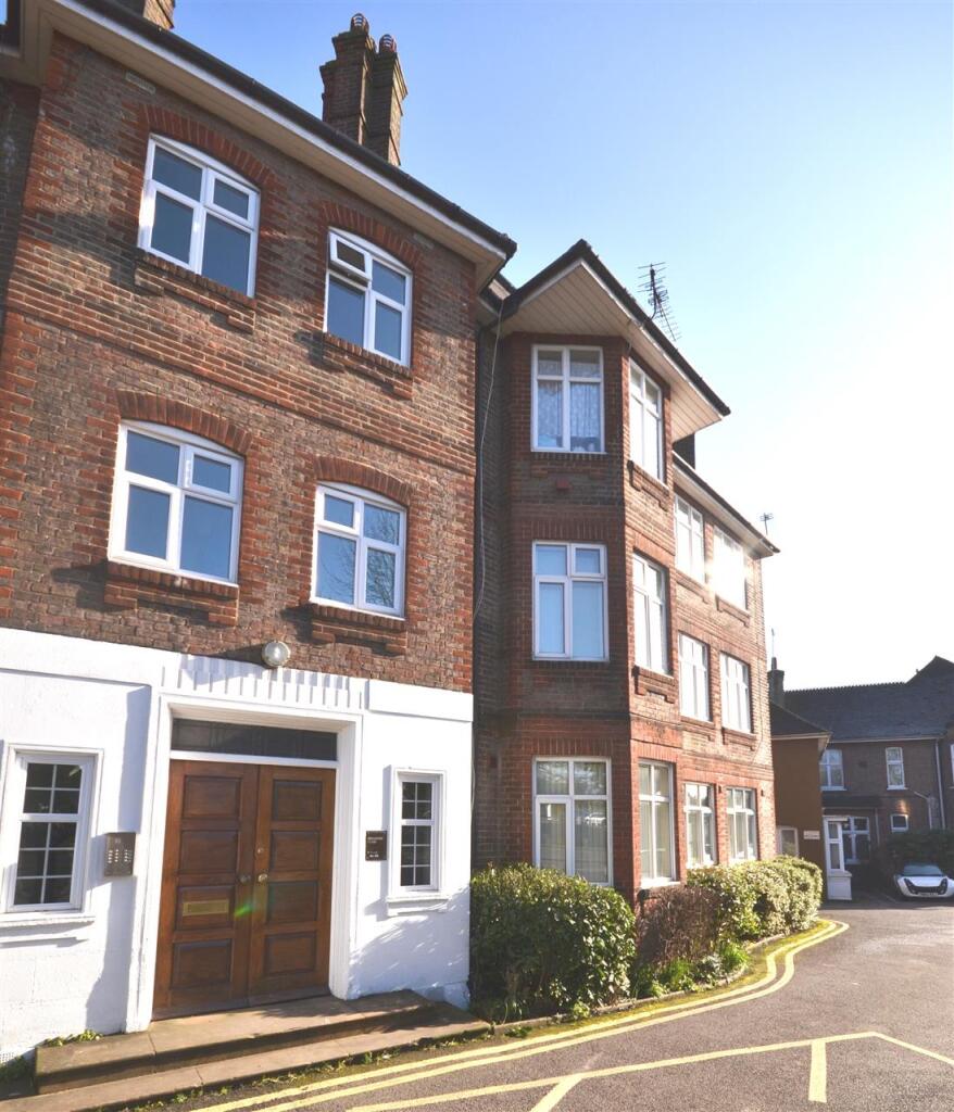 2 bed Apartment for rent in Wembley. From Woodrow Morris