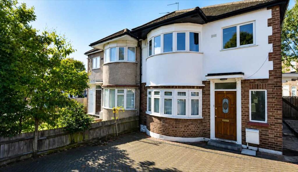 2 bed Apartment for rent in Greenford. From Woodrow Morris