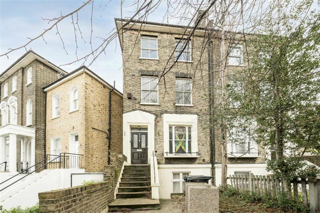 4 bed Semi-Detached House for rent in Deptford. From Peter James Estate Agents - New Cross