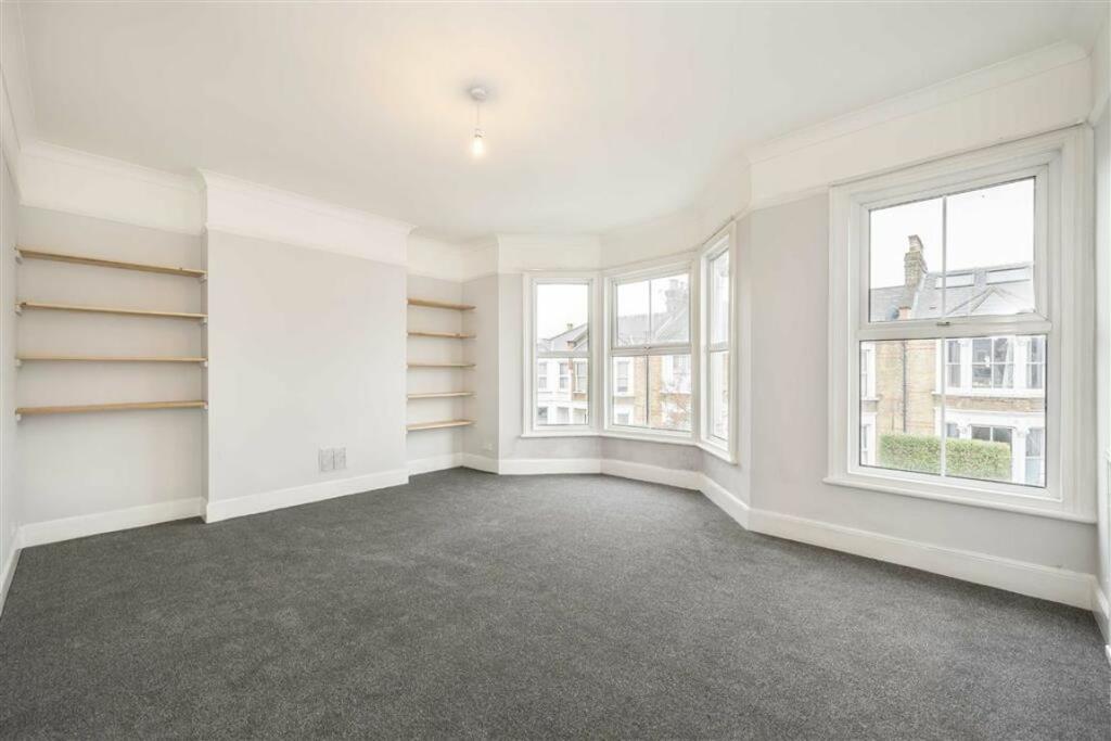 2 bed Flat for rent in Deptford. From Peter James Estate Agents - New Cross