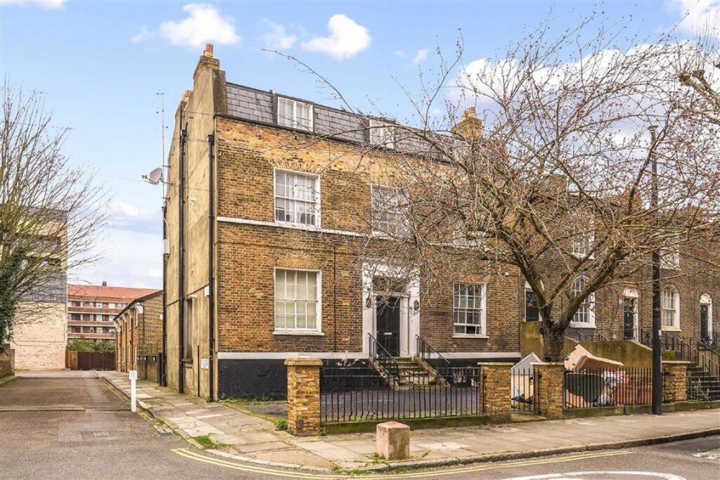 1 bed Flat for rent in Deptford. From Peter James Estate Agents - New Cross