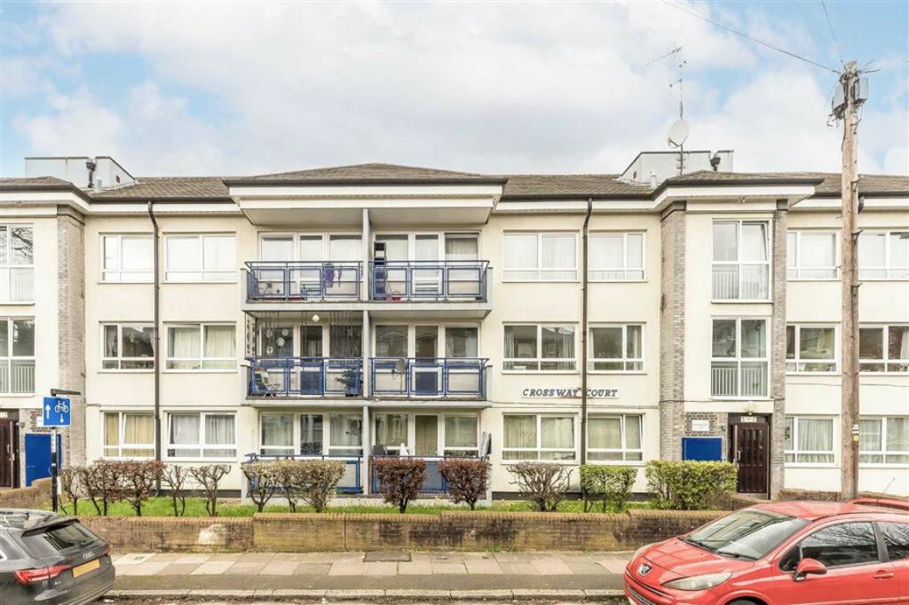 3 bed Flat for rent in Deptford. From Peter James Estate Agents - New Cross