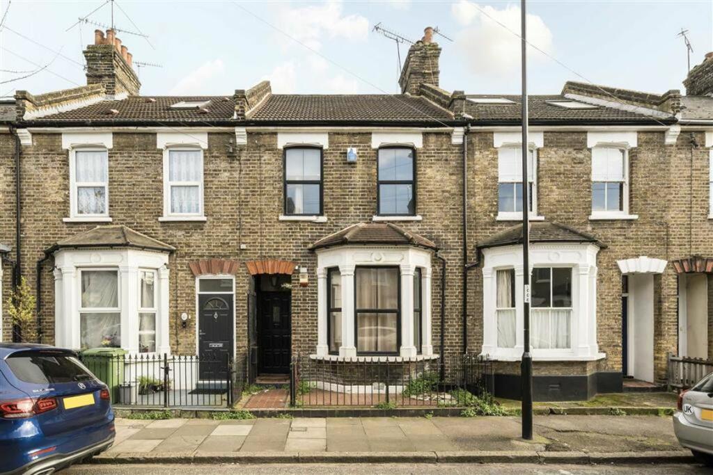 5 bed Detached House for rent in Deptford. From Peter James Estate Agents - New Cross