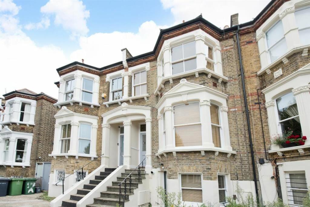 6 bed Mid Terraced House for rent in Deptford. From Peter James Estate Agents - New Cross