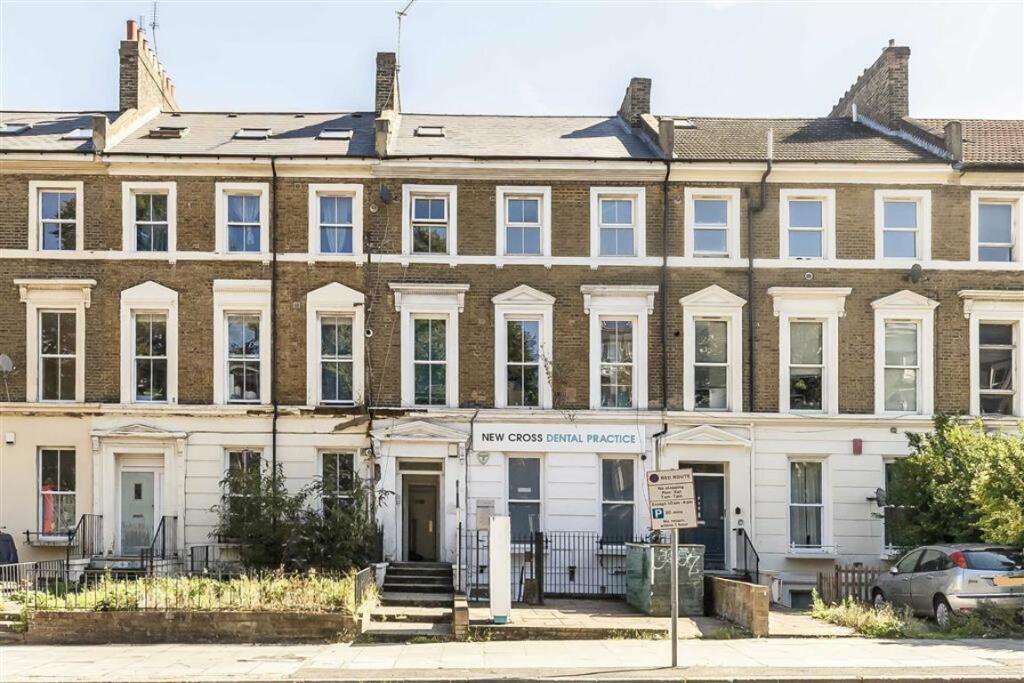 3 bed Flat for rent in Deptford. From Peter James Estate Agents - New Cross
