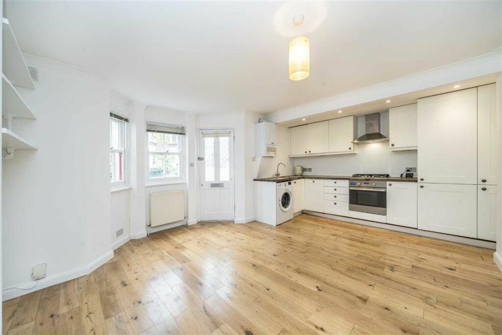 1 bed Flat for rent in Deptford. From Peter James Estate Agents - New Cross