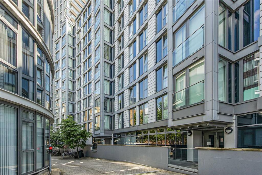 3 bed 1st Floor Flat for rent in Deptford. From Dexters - New Cross 3 bed 1st Floor Flat for rent in Deptford. From Dexters - New Cross