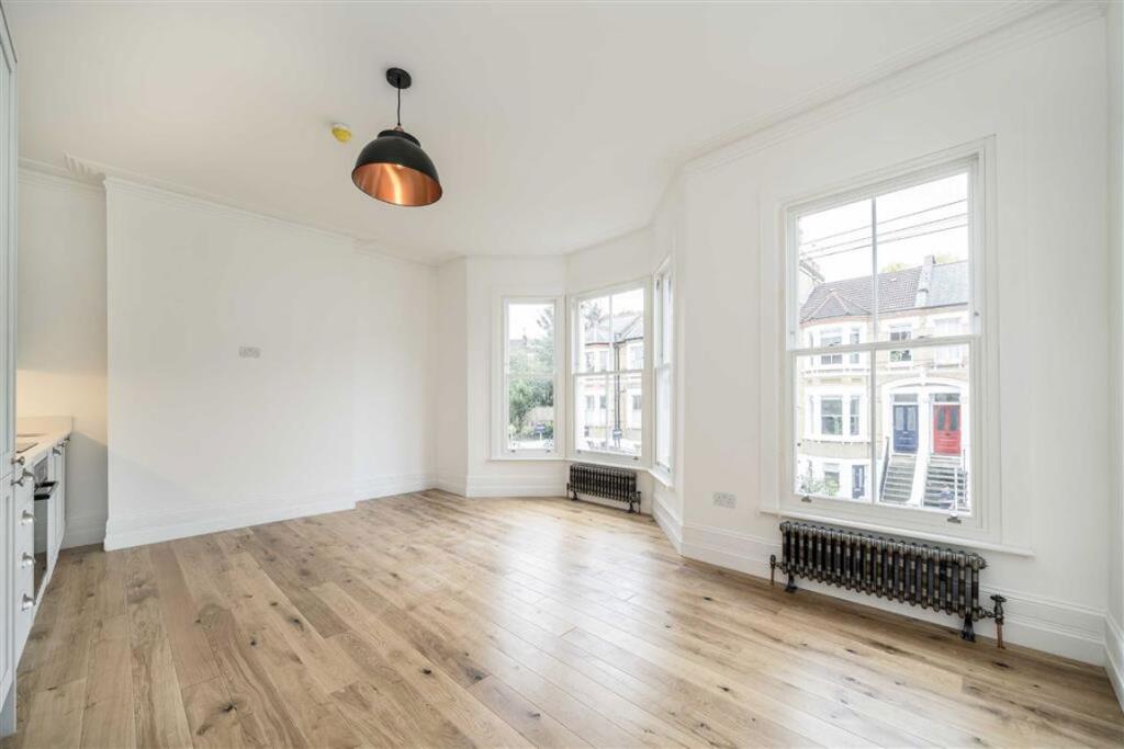 4 bed 1st Floor Flat for rent in Deptford. From Dexters - New Cross 4 bed 1st Floor Flat for rent in Deptford. From Dexters - New Cross