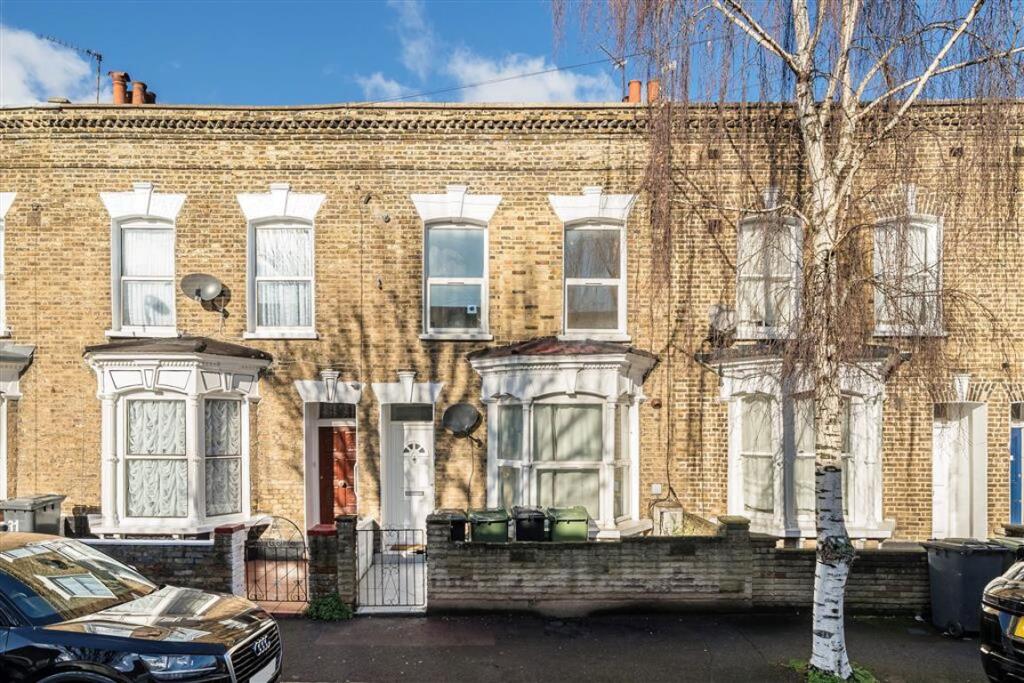2 bed 1st Floor Flat for rent in Deptford. From Dexters - New Cross