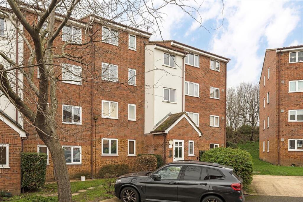 1 bed 1st Floor Flat for rent in Deptford. From Dexters - New Cross