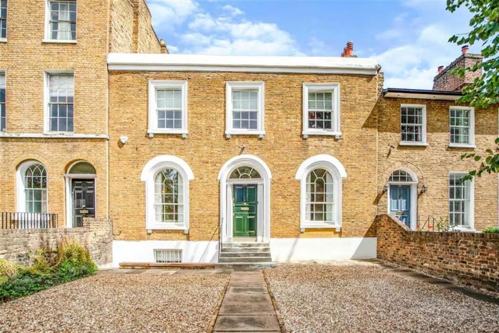 5 bed Detached for rent in Deptford. From Dexters - New Cross 5 bed Detached for rent in Deptford. From Dexters - New Cross