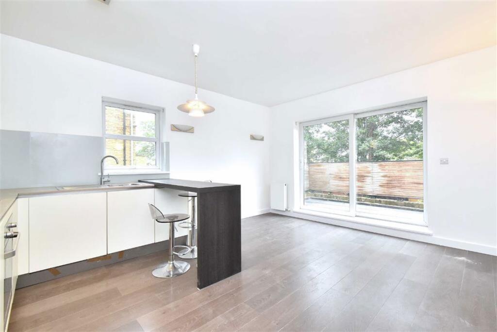 1 bed 1st Floor Flat for rent in Deptford. From Dexters - New Cross