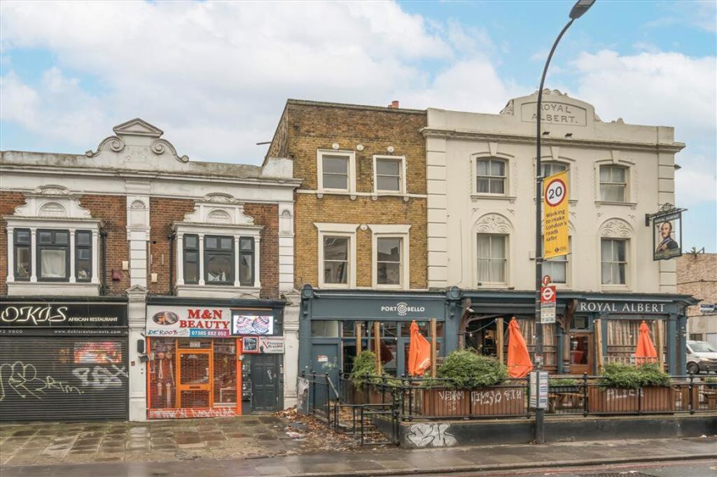 2 bed 1st Floor Flat for rent in Deptford. From Dexters - New Cross