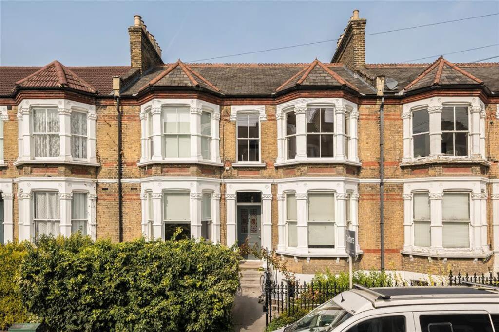 3 bed 1st Floor Flat for rent in Deptford. From Dexters - New Cross